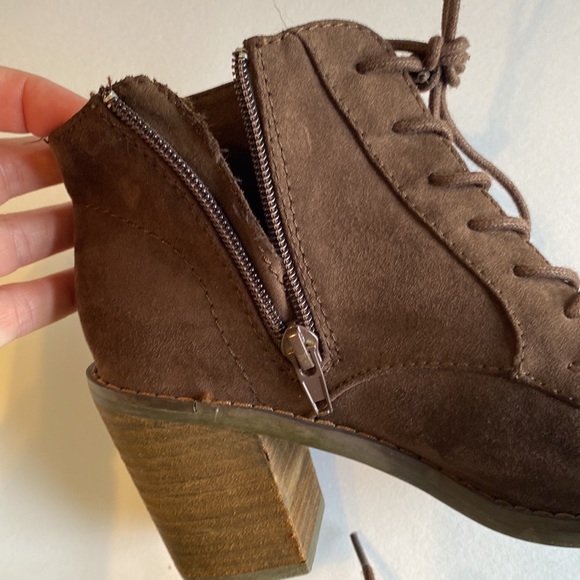 Rocket Dog Heeled Tie Suede Booties - Size 6 - Brown - EUC - Picture 2 of 10